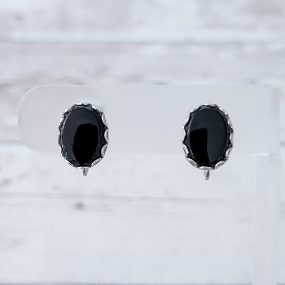 Vintage Clip On Earrings Stylish Black Oval - Picture 1 of 5